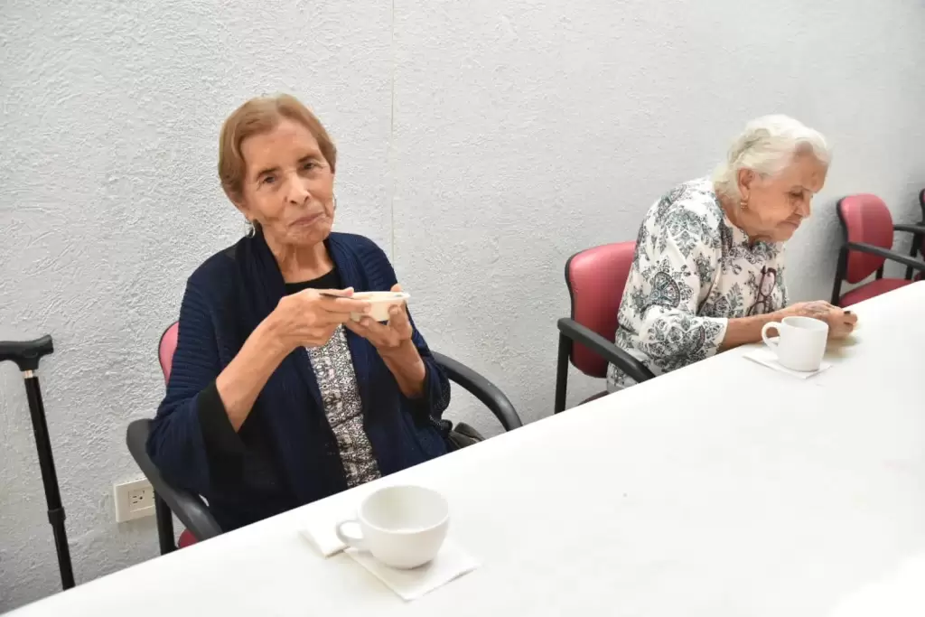 Aurora-Jiménez-entrega-equipamiento-para-adultos-mayores-2