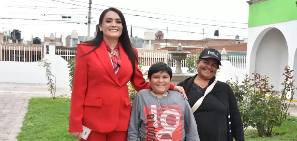 DIF Estatal impulsa la movilidad de Juan Ricardo en Tepezalá