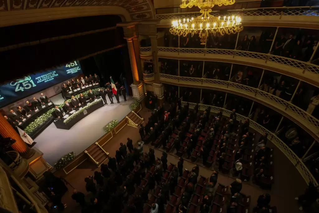 Leo Montanez encabeza Sesion Solemne por el 451 aniversario de Aguascalientes 3