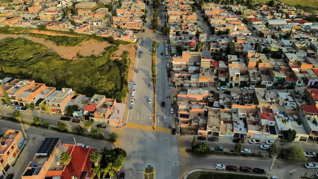 Leo-Montañez-entrega-renovada-avenida-Mariano-Hidalgo-2