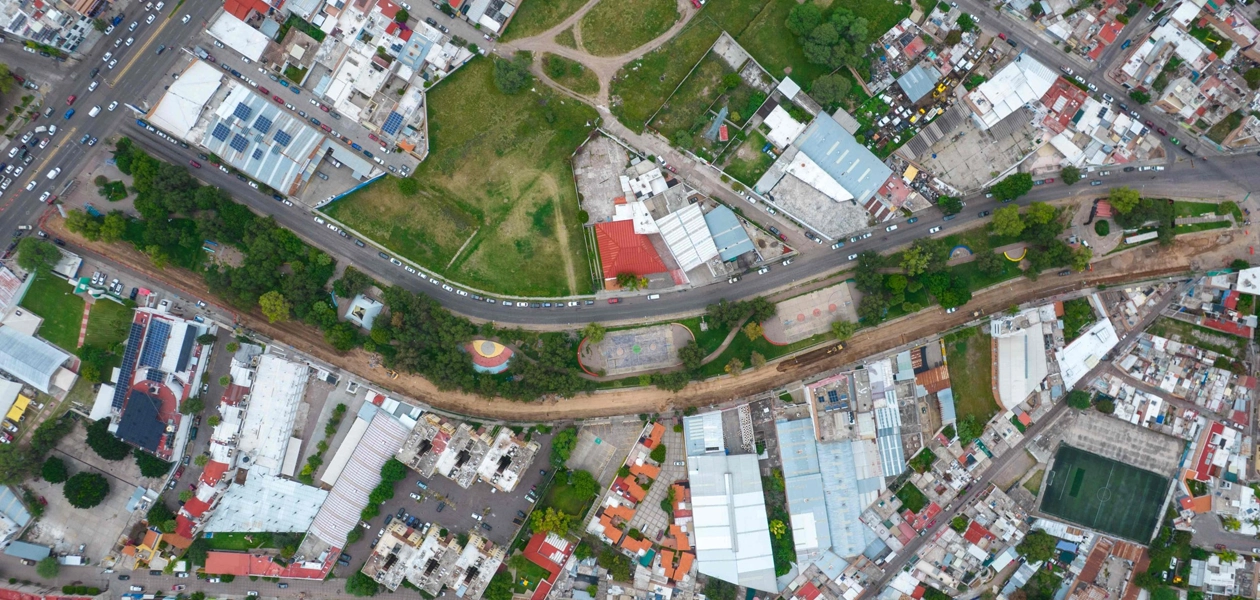 Leo Montañez informa avances en avenida Ayuntamiento