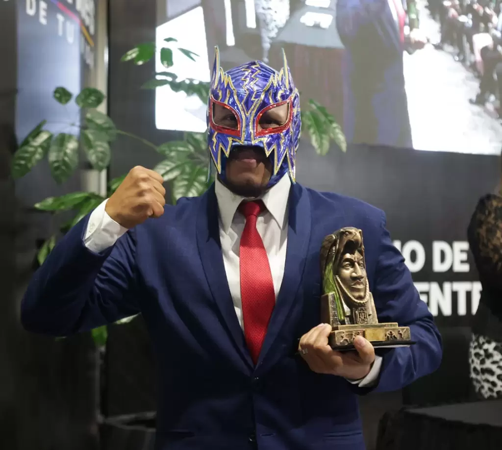 Leo-Montañez-reconoce-mérito-deportivo-con-el-Guerrero-Azteca-2026-2