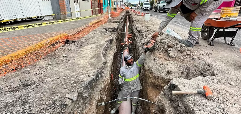 Leo Montañez renueva alcantarillado sanitario en la calle Nieto de Aguascalientes
