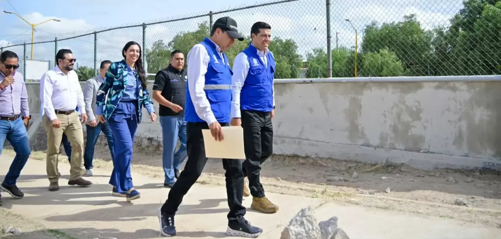 Leo Montañez renueva parque del Rodolfo Landeros