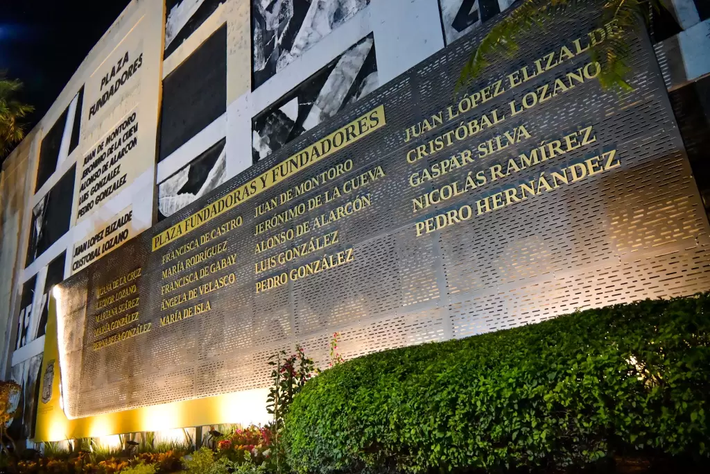 Leo Montanez rinde homenaje a fundadores de Aguascalientes 4
