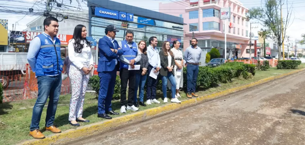 Leo Montañez supervisa avance de rehabilitación en Av Independencia
