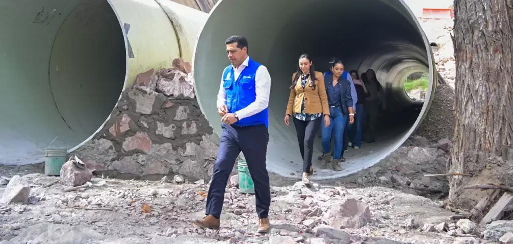 Leo Montañez supervisa colector pluvial Juan Pablo II