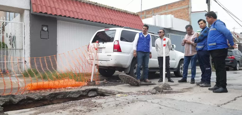 Leo Montañez supervisa obras en Versalles II y VNSA
