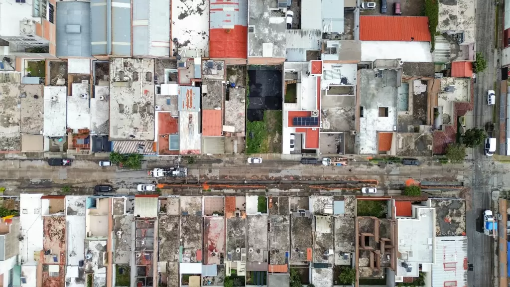 Leo Montanez supervisa obras en Versalles II y VNSA 3