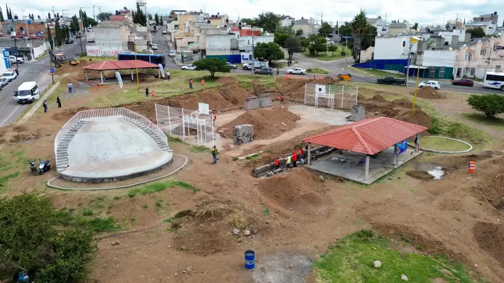 Leo Montanez supervisa obras en Versalles II y VNSA 4