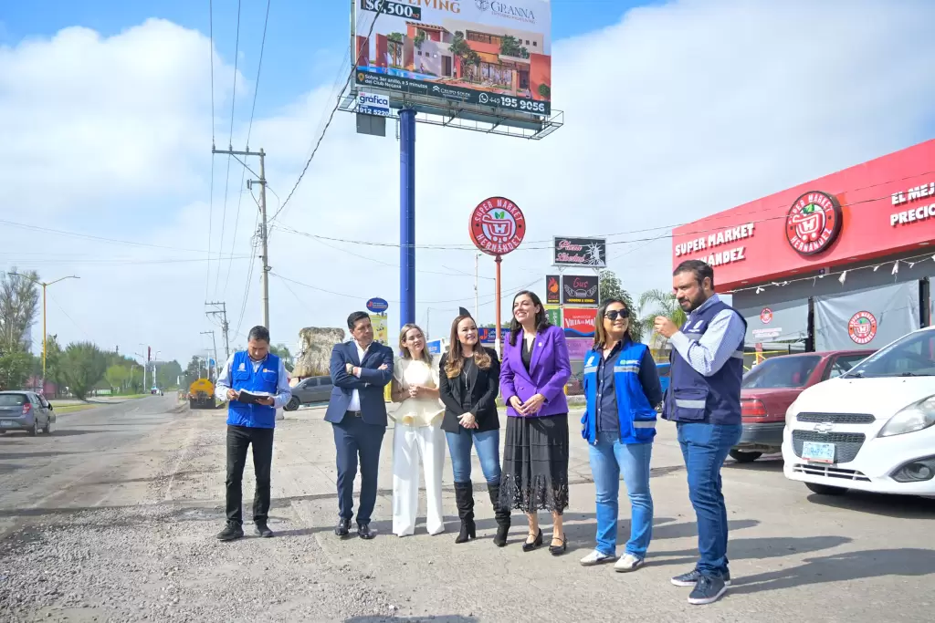 Leo-Montañez-supervisa-rehabilitación-vial-en-Juan-Pablo-II-3