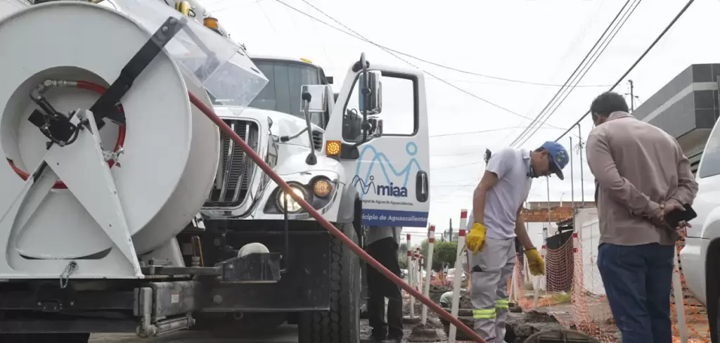 MIAA rehabilita red sanitaria en Versalles II y avanzan obras en VNSA