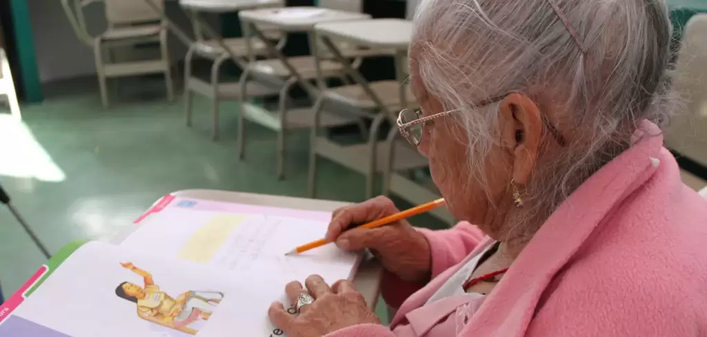 Más de 41 mil adultos terminan primaria y secundaria en la entidad