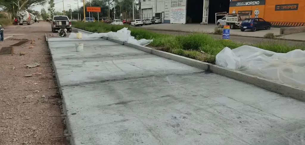 Obras en Aguascalientes: avanza la pavimentación en avenida Mahatma Gandhi
