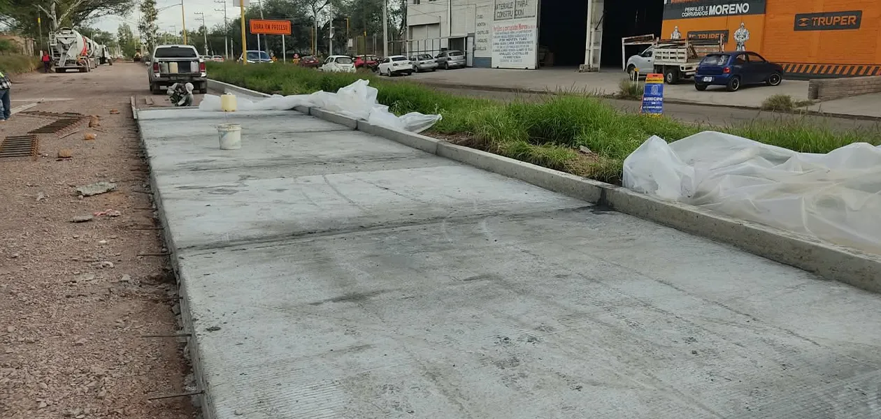 Obras en Aguascalientes: avanza la pavimentación en avenida Mahatma Gandhi