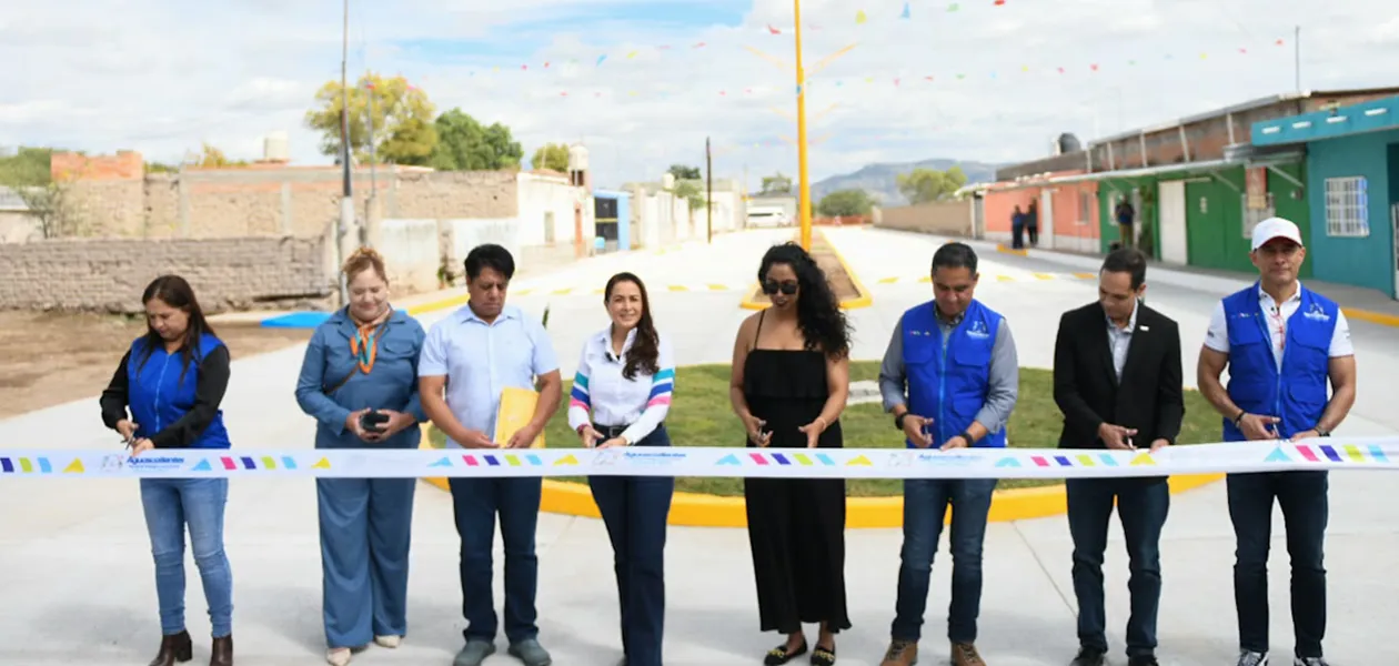 Tere Jiménez entrega calles de concreto hidráulico en El Llano