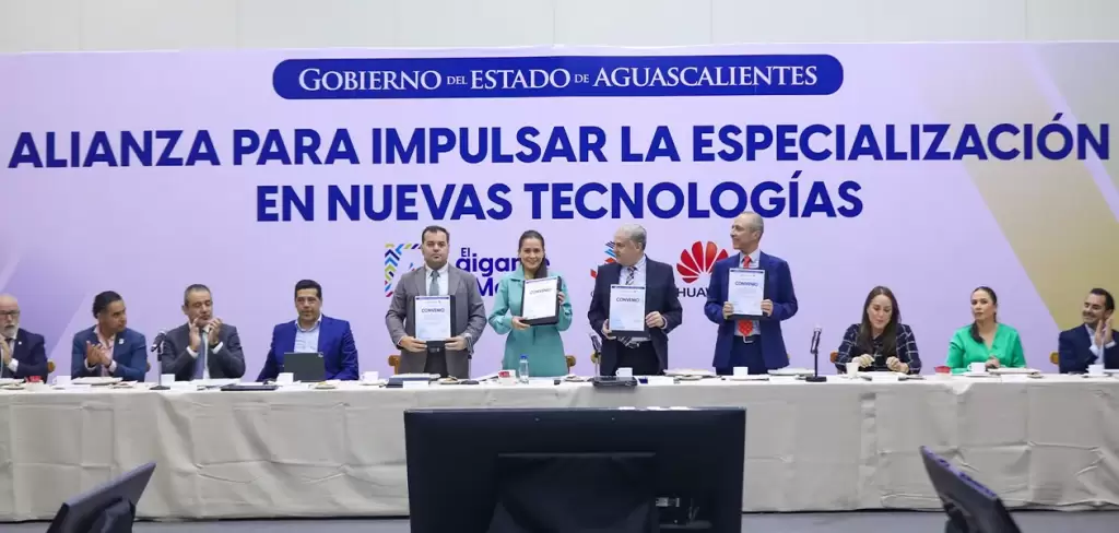 Tere Jiménez impulsa alianzas en Inteligencia Artificial y Semiconductores en Aguascalientes