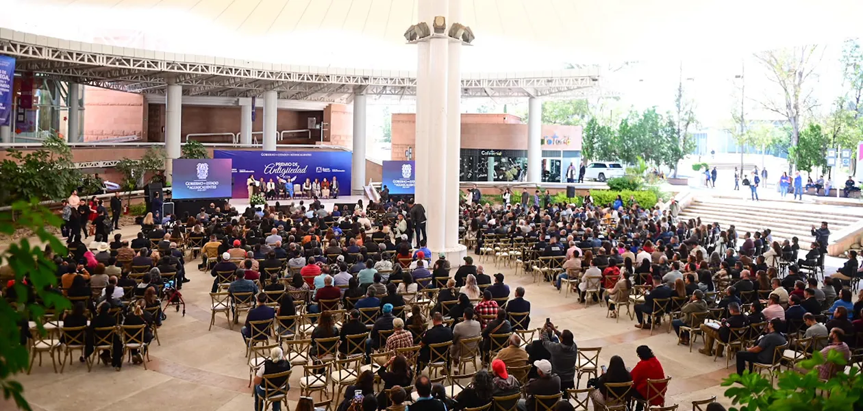 Tere Jiménez reconoce la trayectoria y entrega de servidores públicos en Aguascalientes